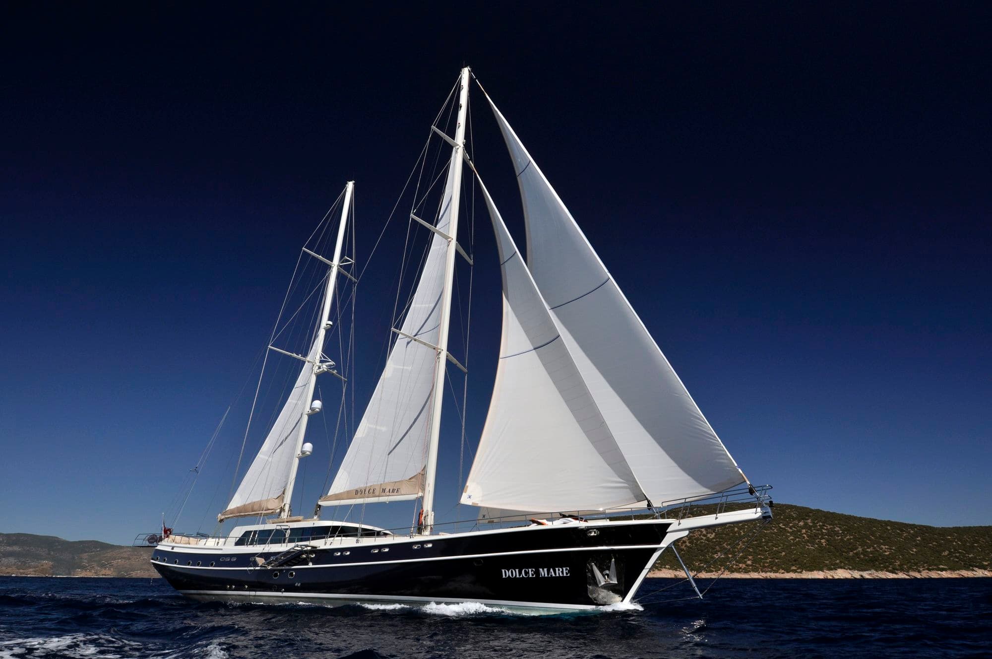 Dolce Mare under way with her sails set