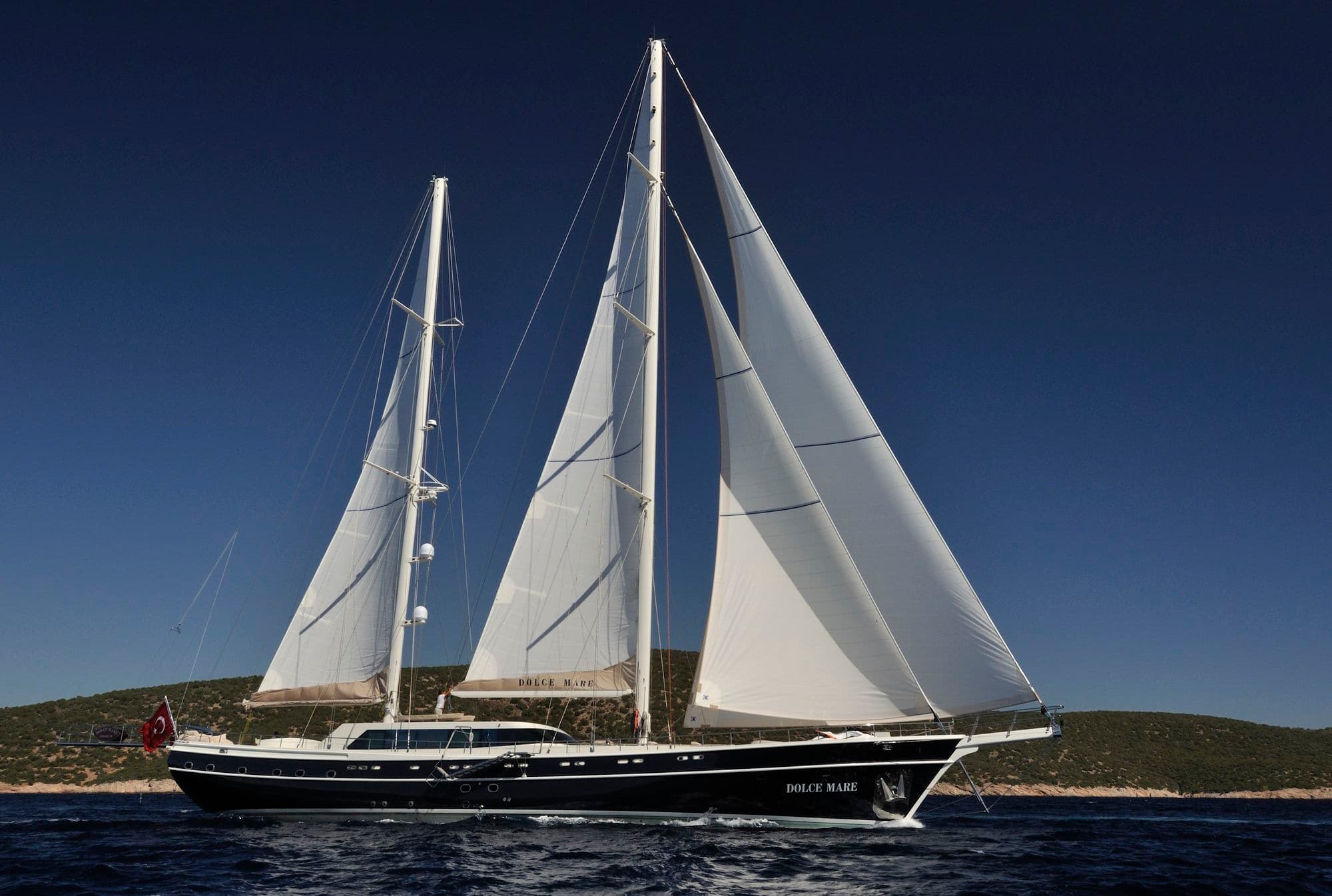 Side view of Dolce Mare under sail