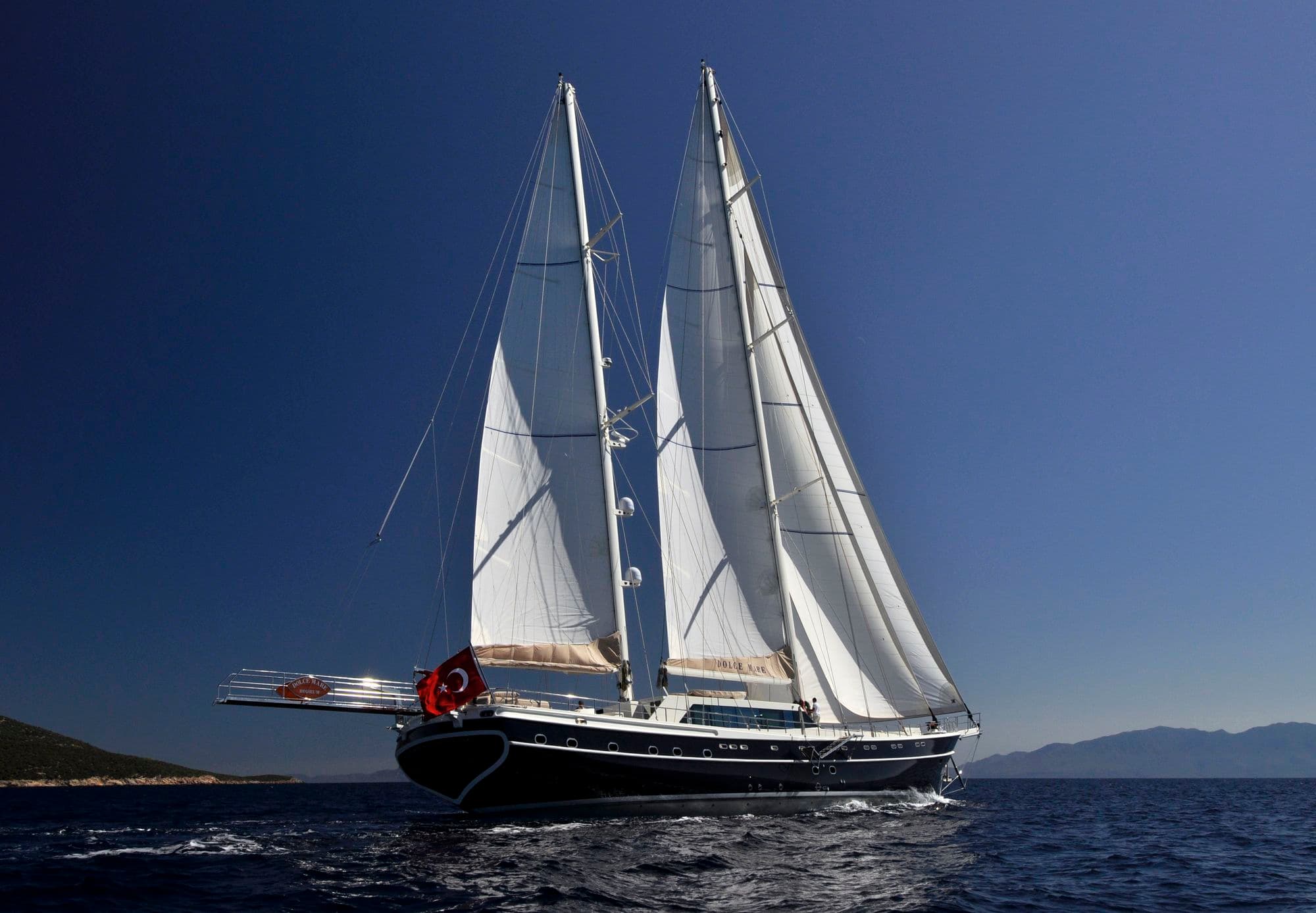 Dolce Mare under full sail on the open sea