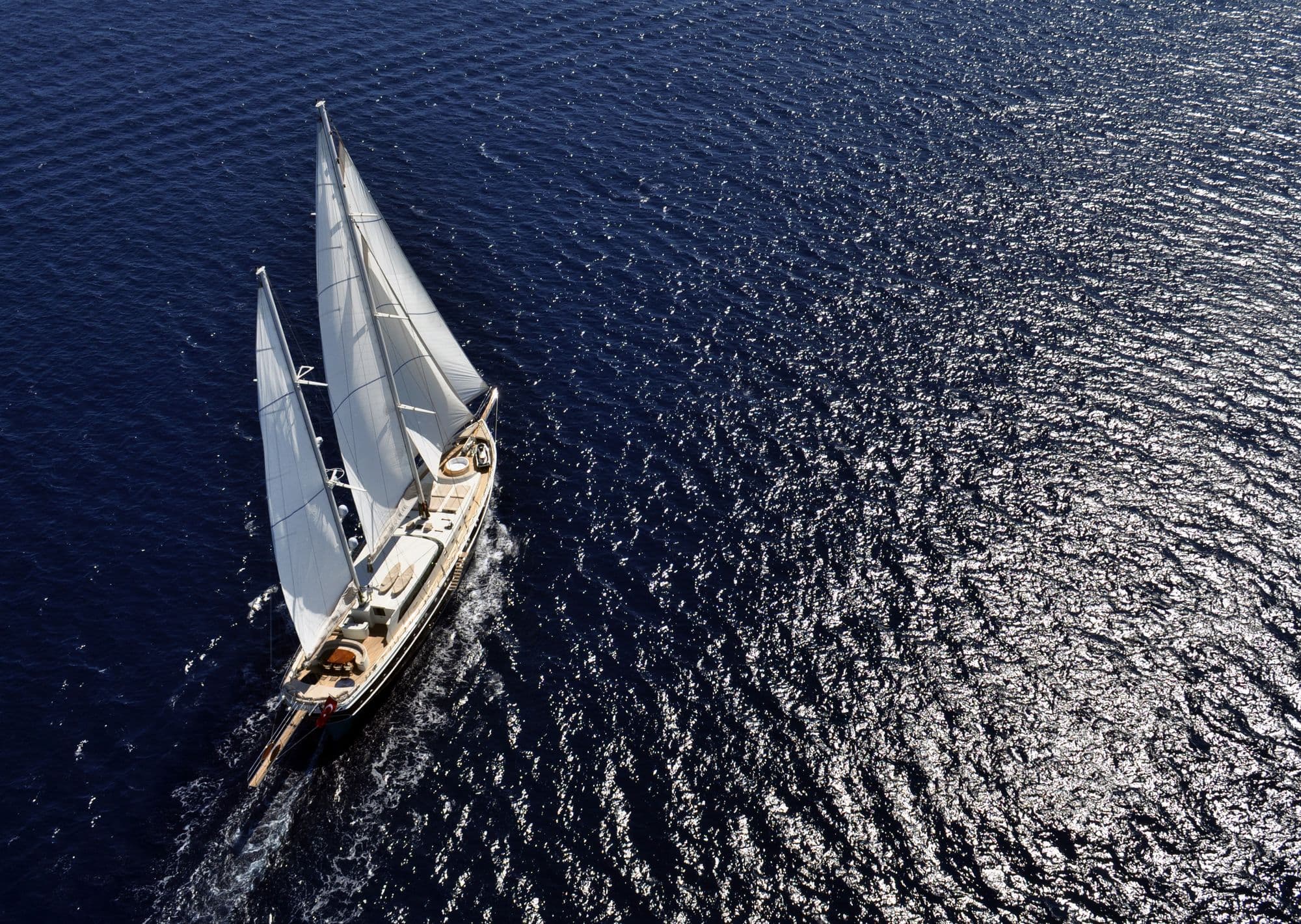 Bird's-eye view of Dolce Mare under sail