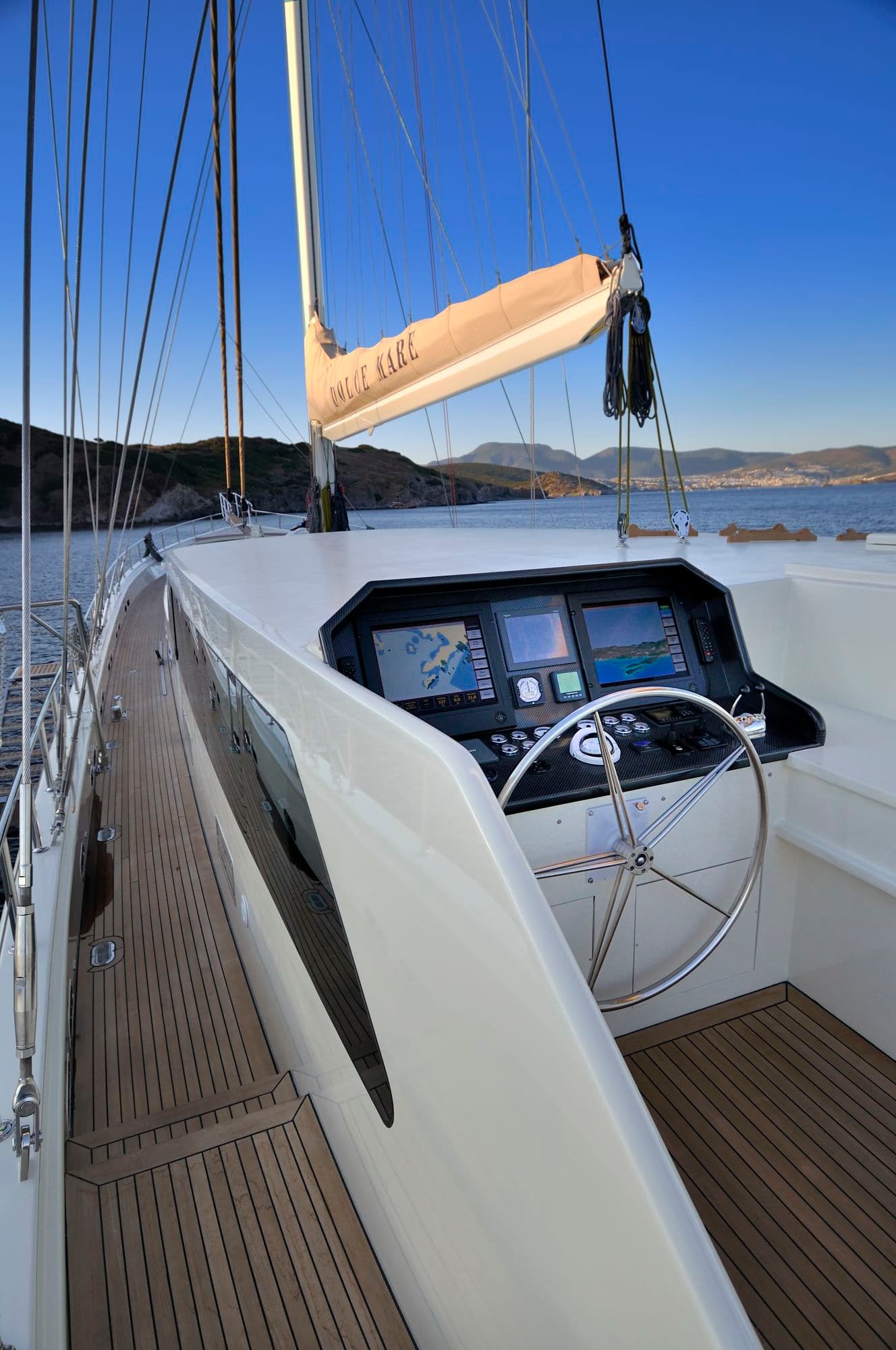 Helm station and side deck