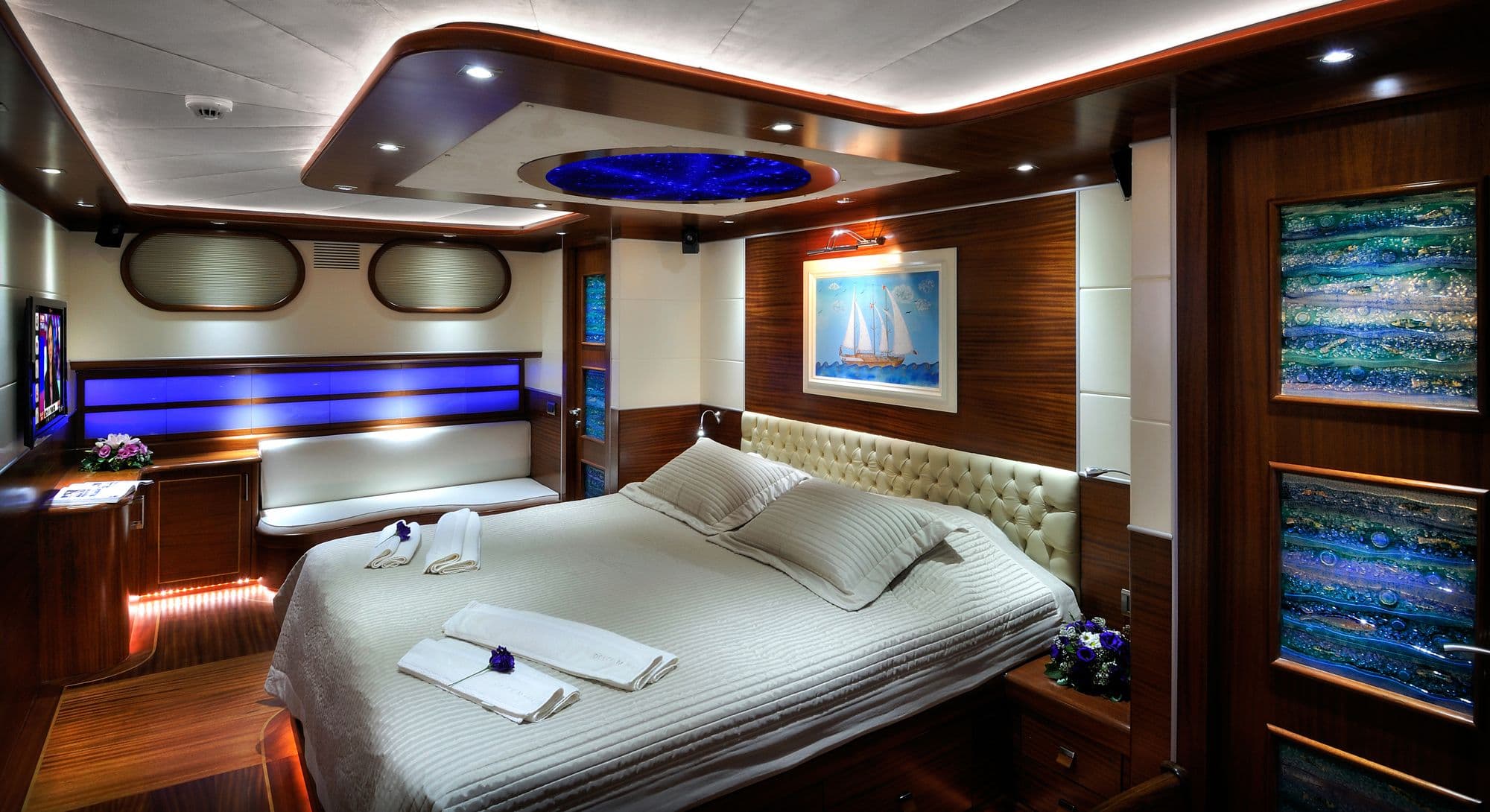 Double guest cabin
