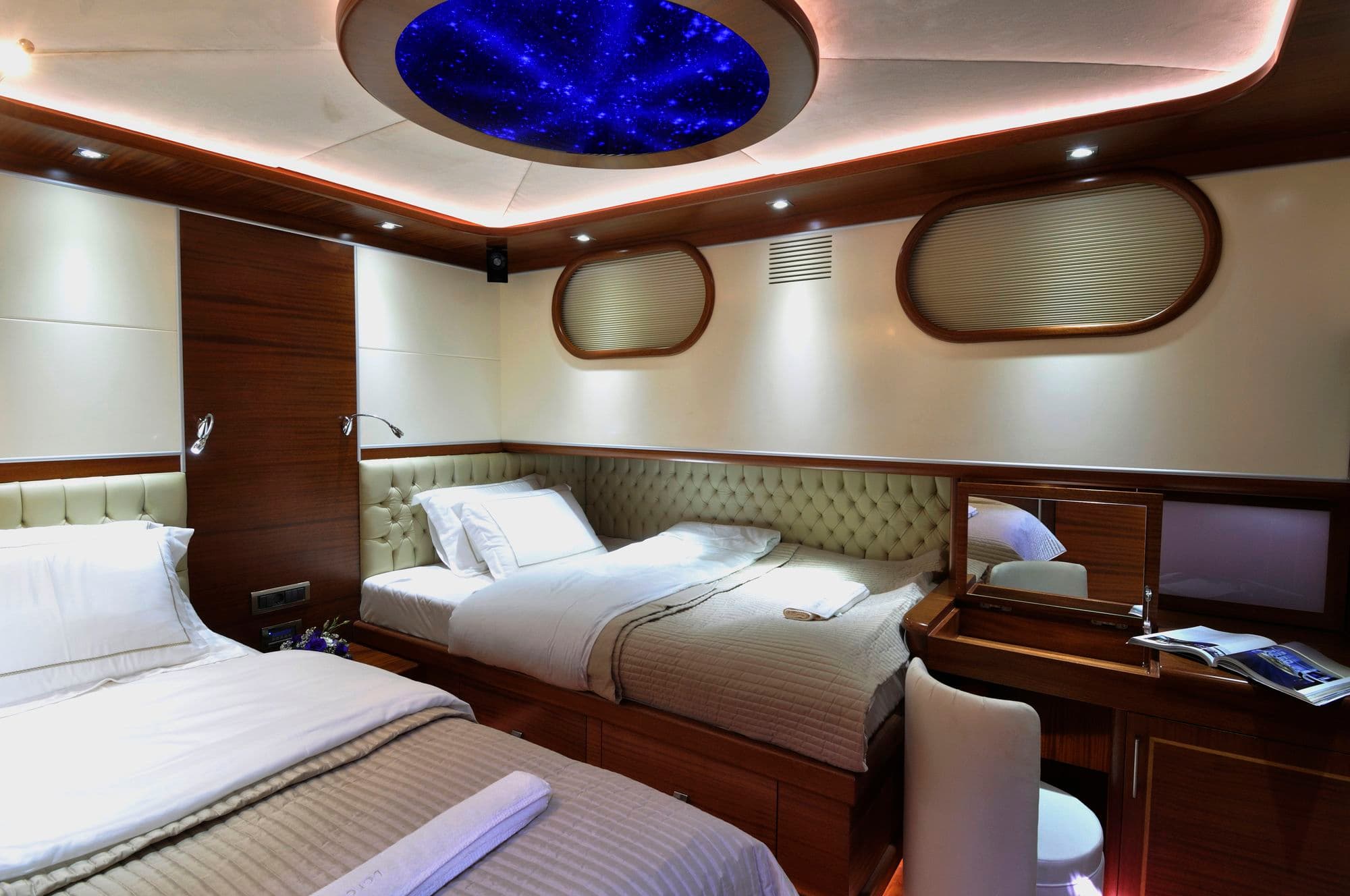 Triple cabin with a double and a single bed