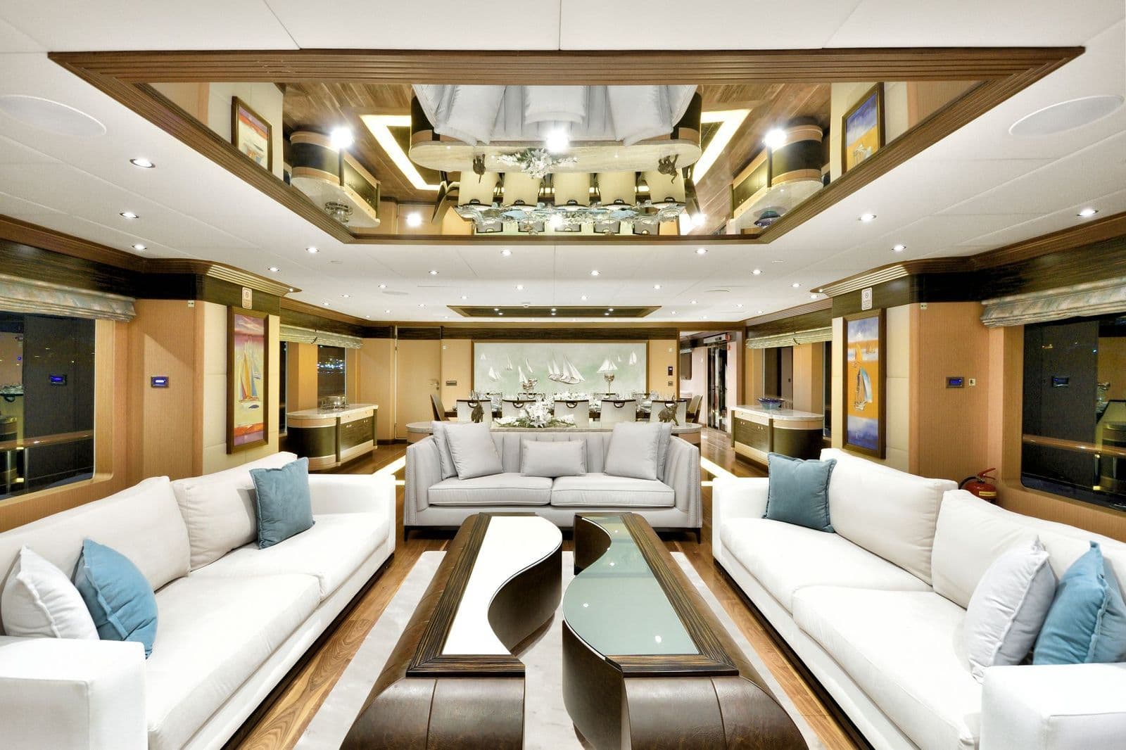 Seating groups in the saloon