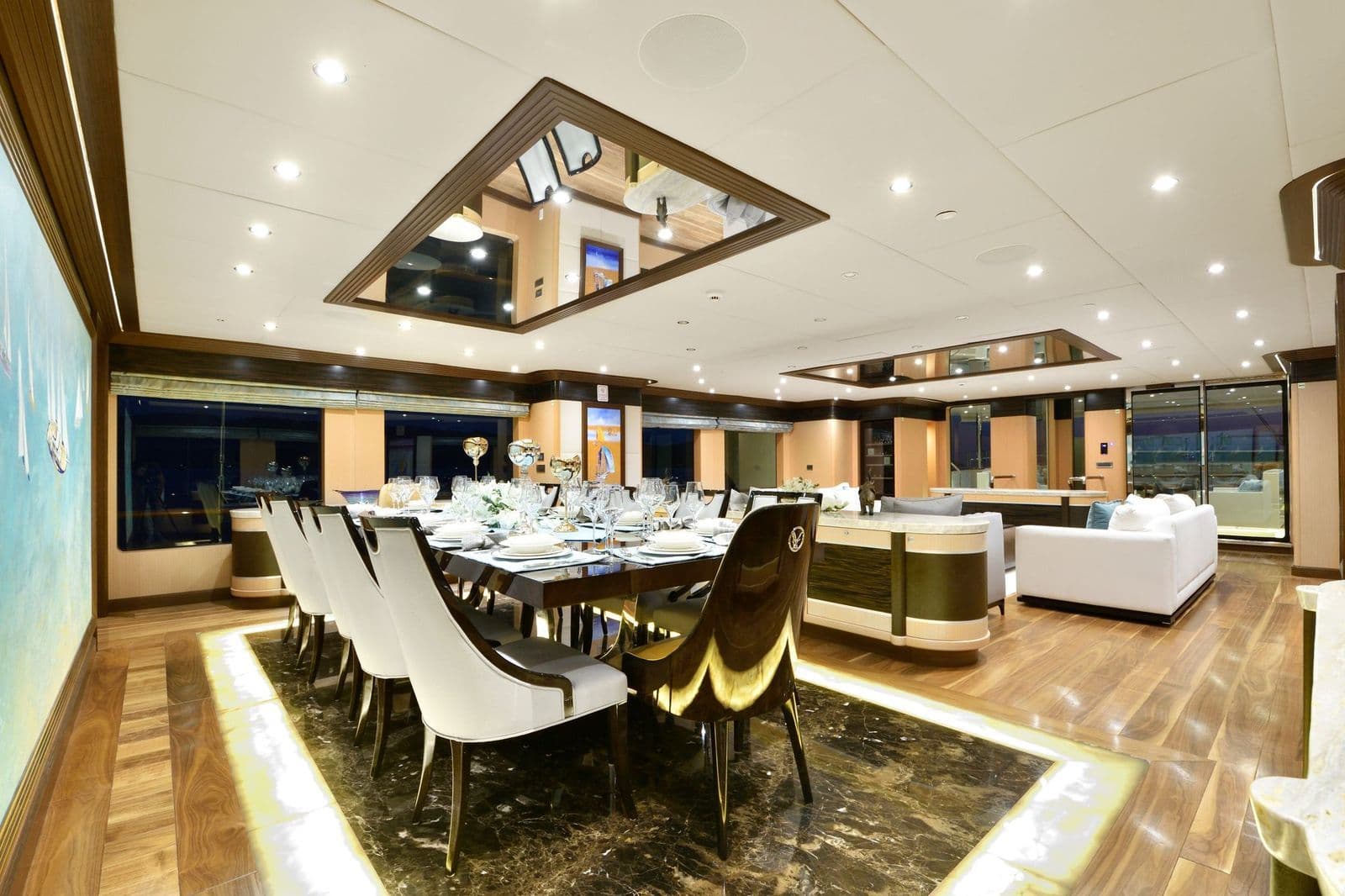 Dining area and seating groups in the saloon