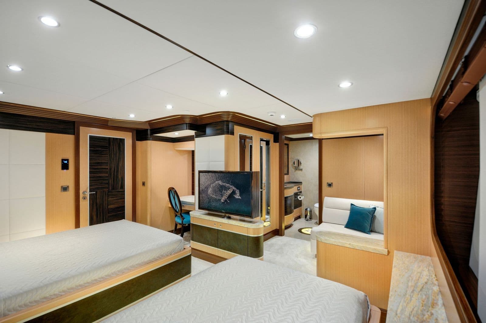 Beds and seating corner in a guest cabin