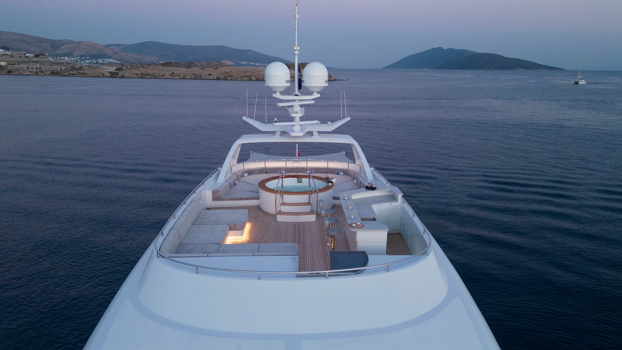 Aerial view of the foredeck and flybridge