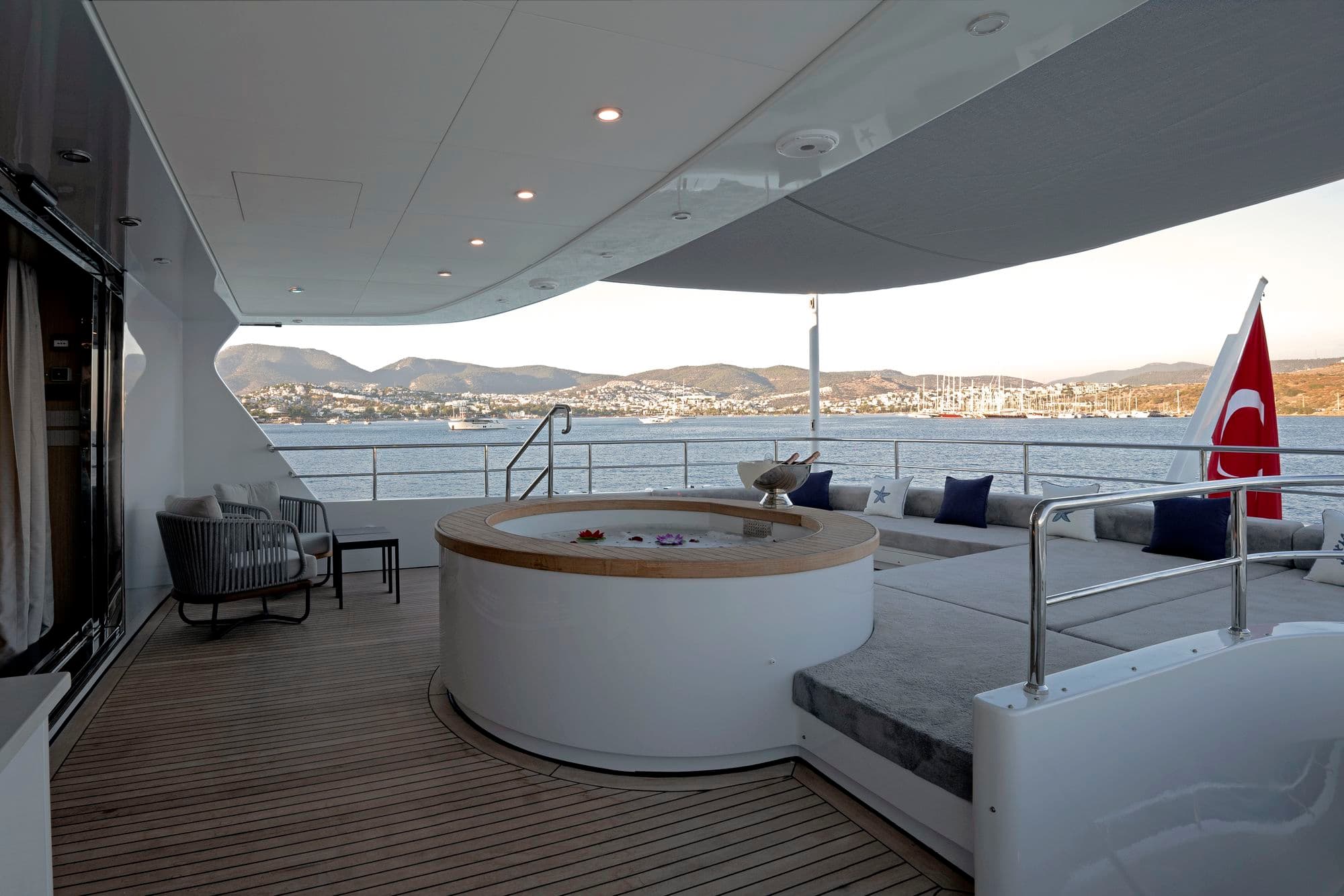Jacuzzi on the private balcony of the master cabin