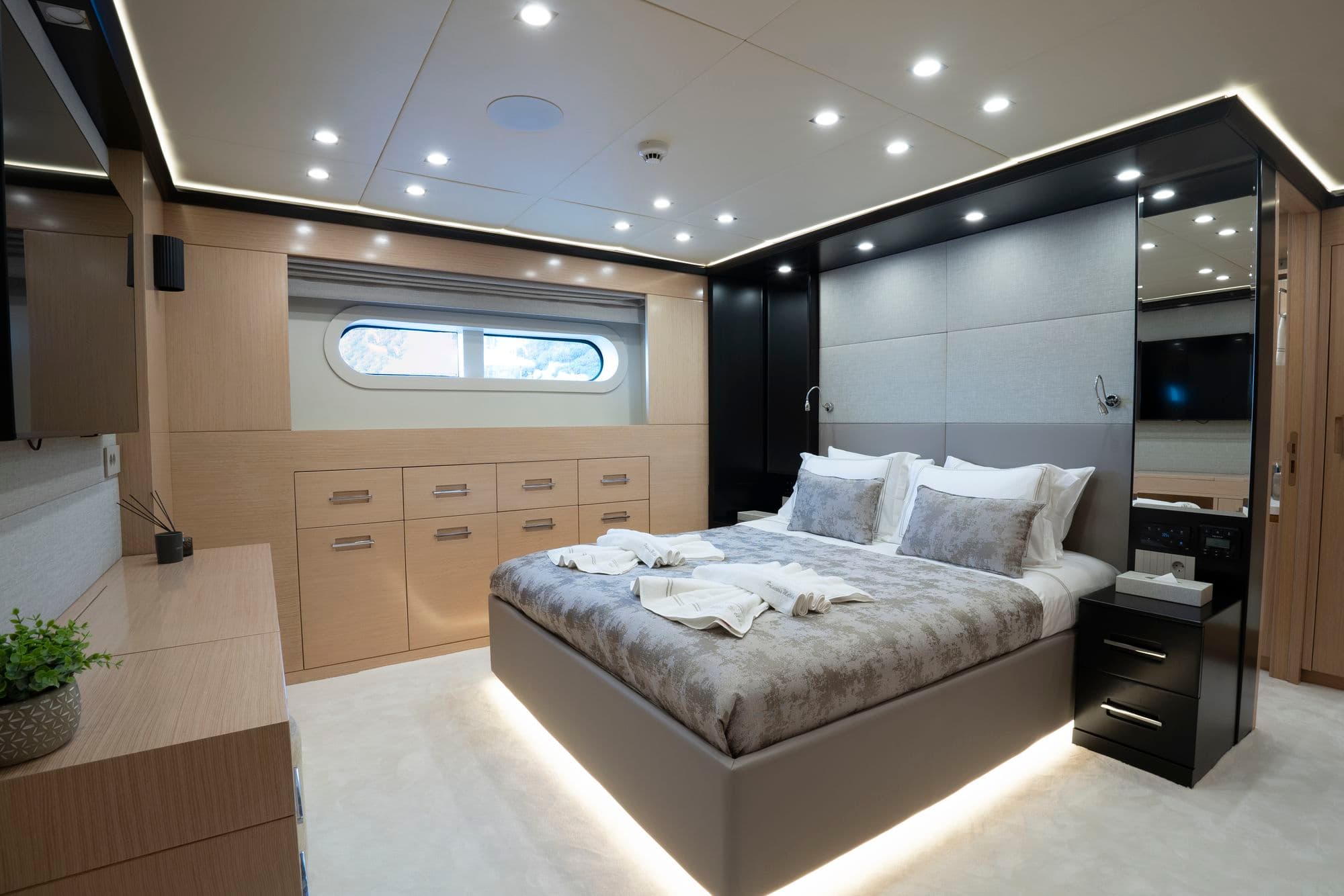 General view of the VIP guest cabin