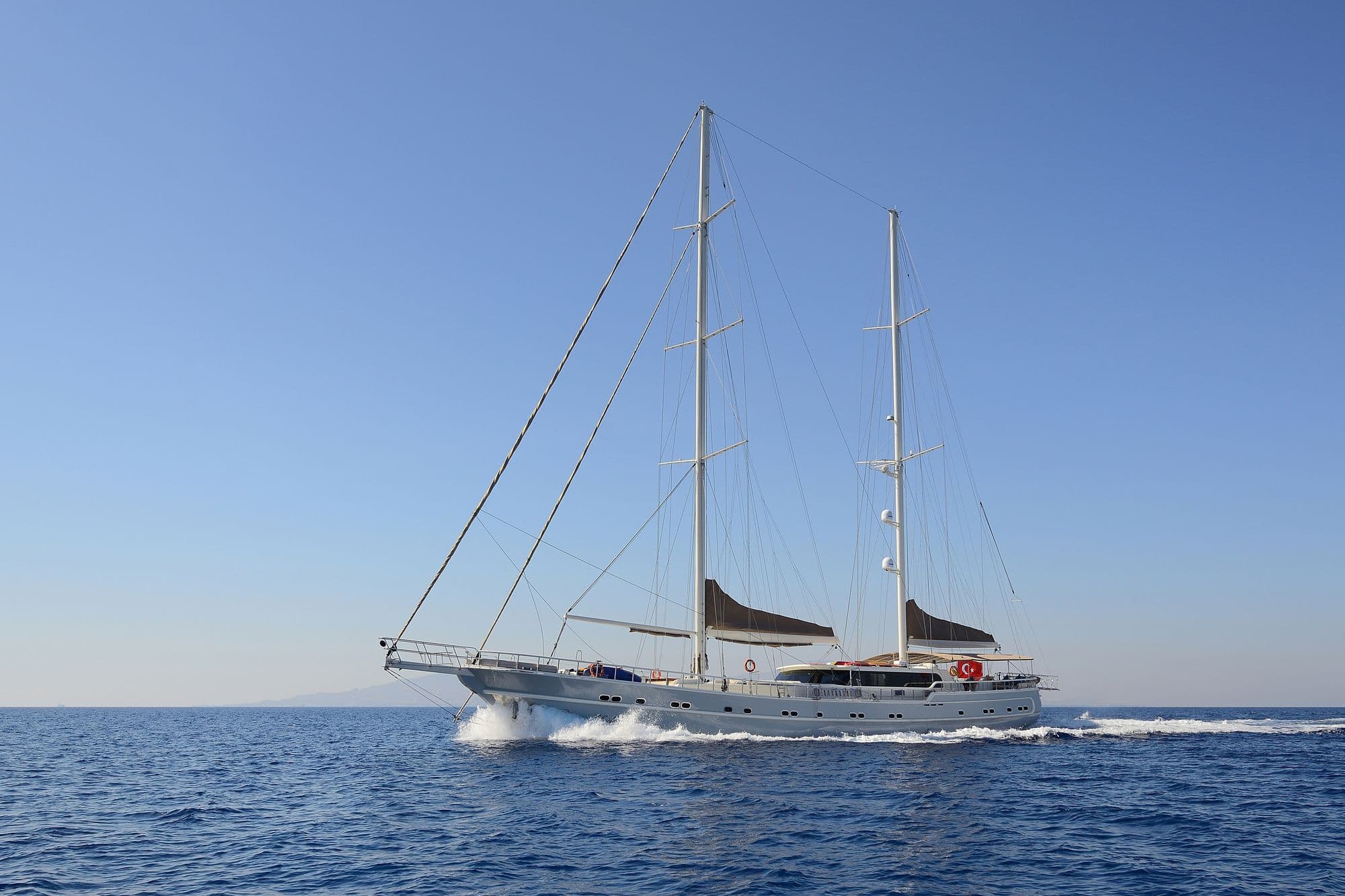 Side view of Queen of Salmakis