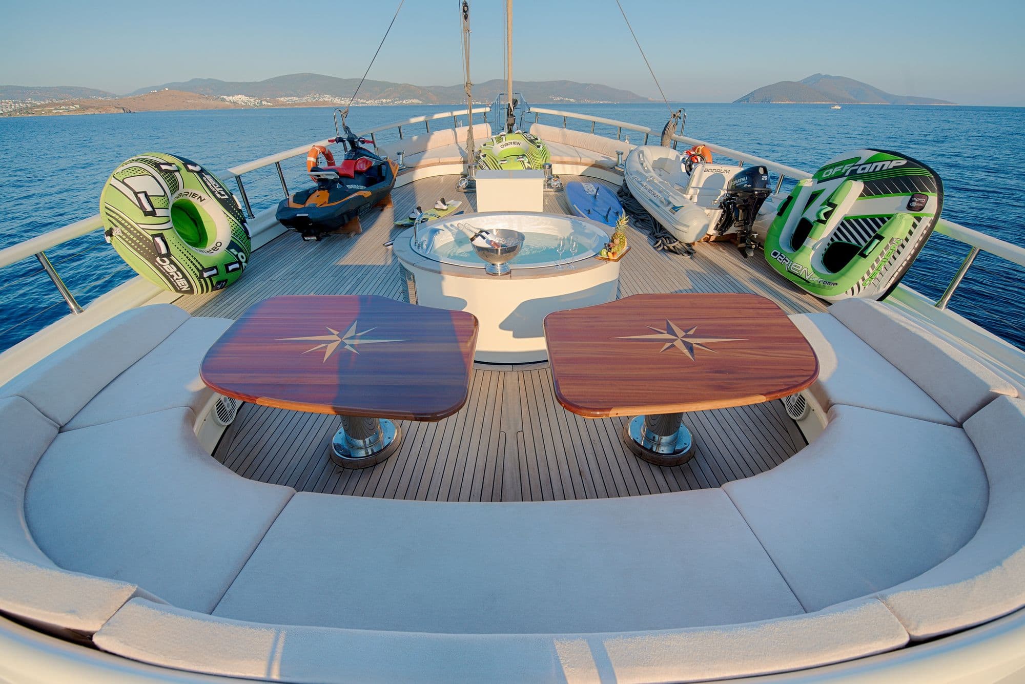 Seating area, jacuzzi and water toys on the foredeck