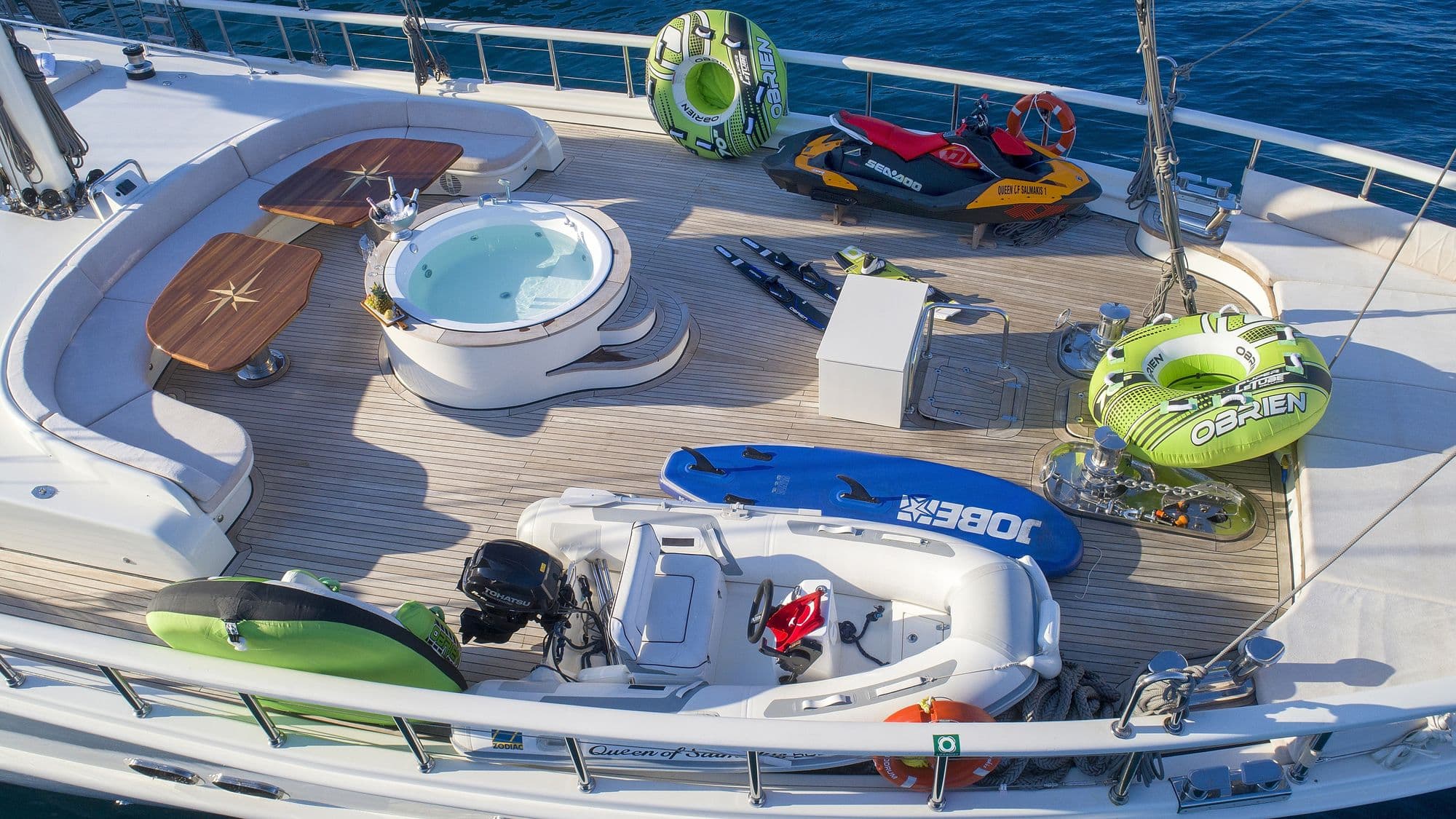 The foredeck seen from above