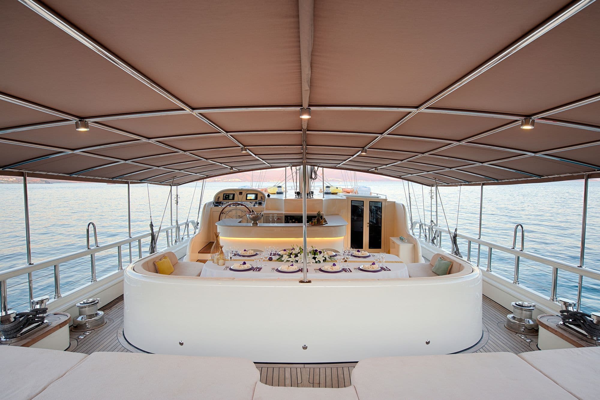 Aft deck seating area and helm station