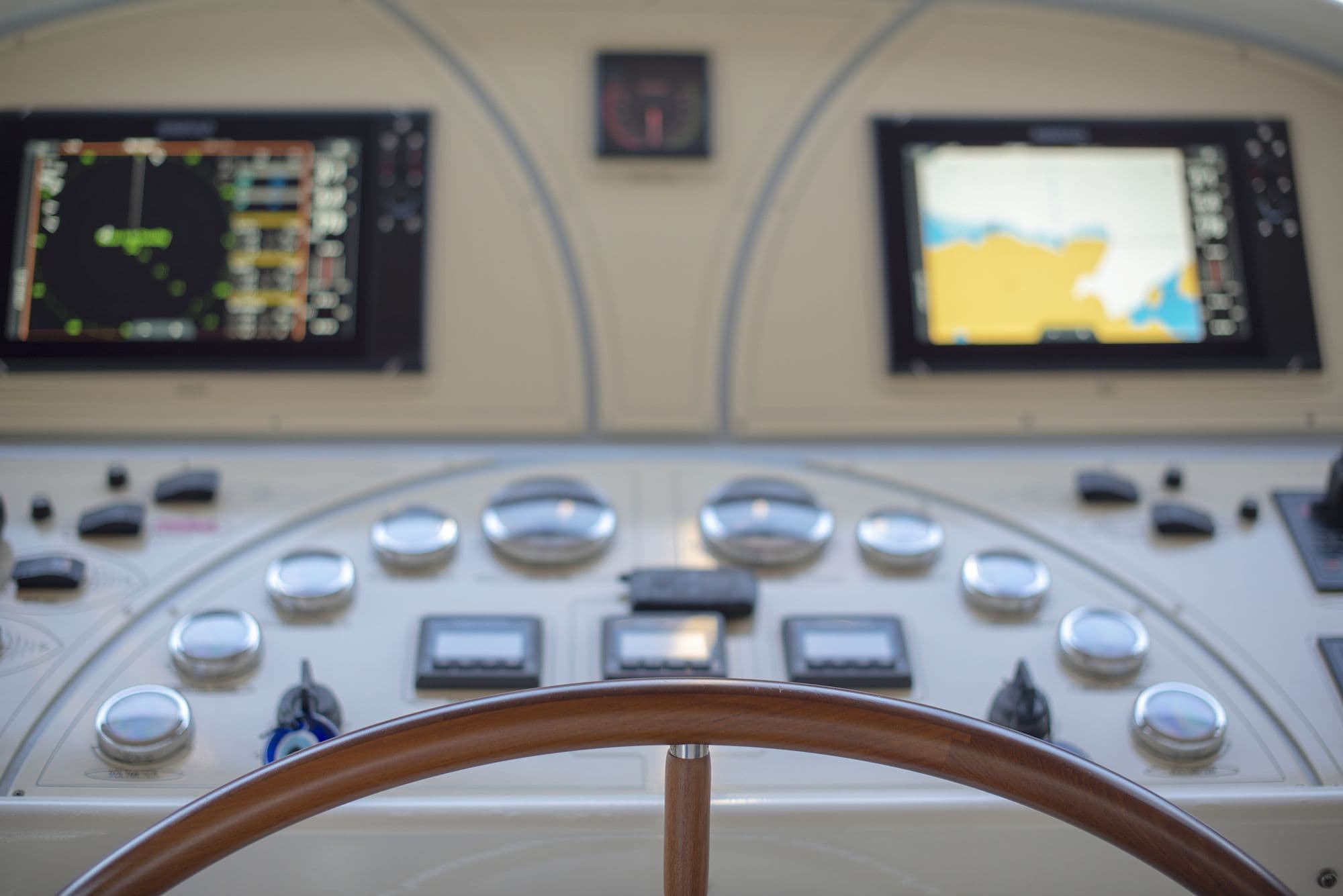 Helm and navigation instruments