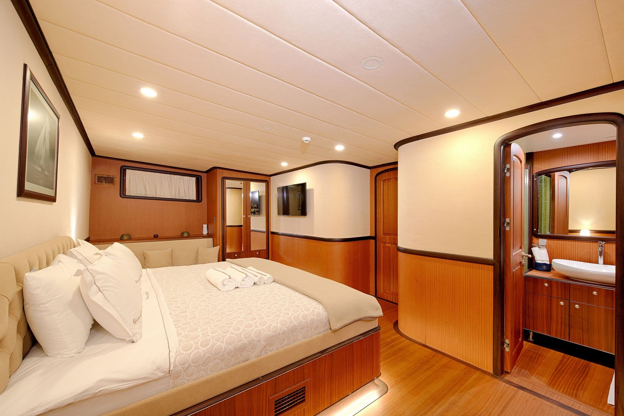 Double cabin with en-suite bathroom