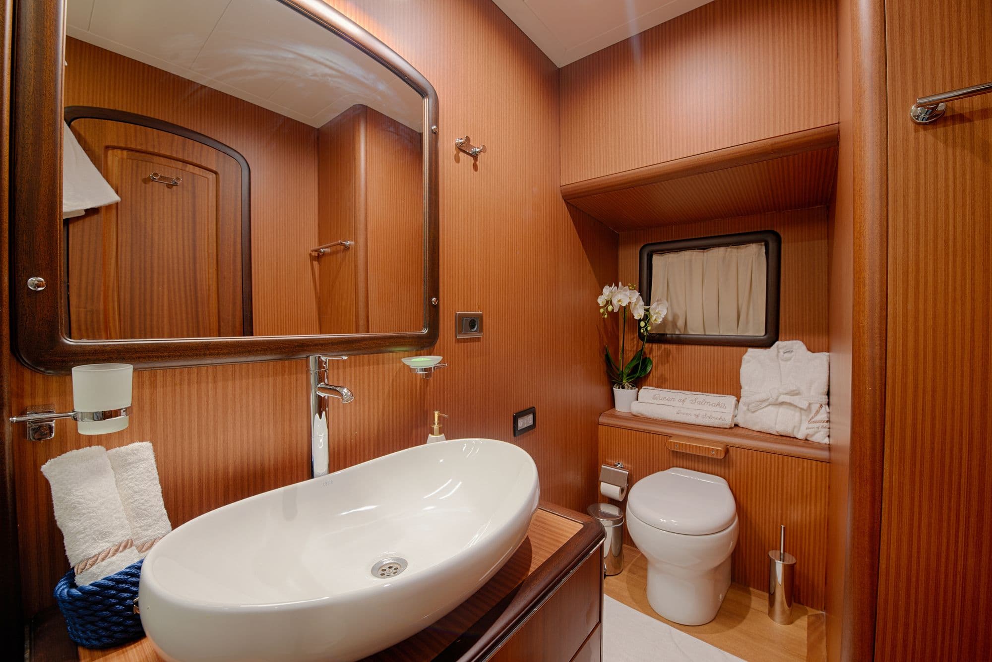 General view of a cabin bathroom