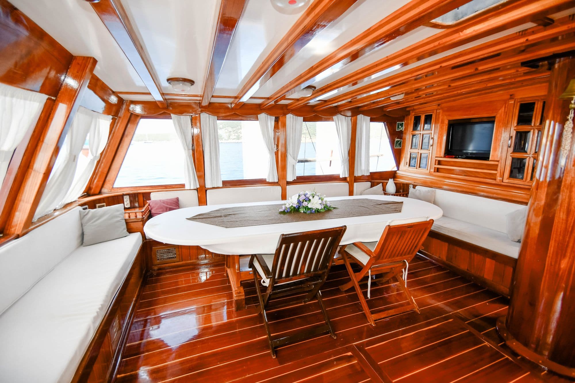 Wood-panelled saloon and dining area
