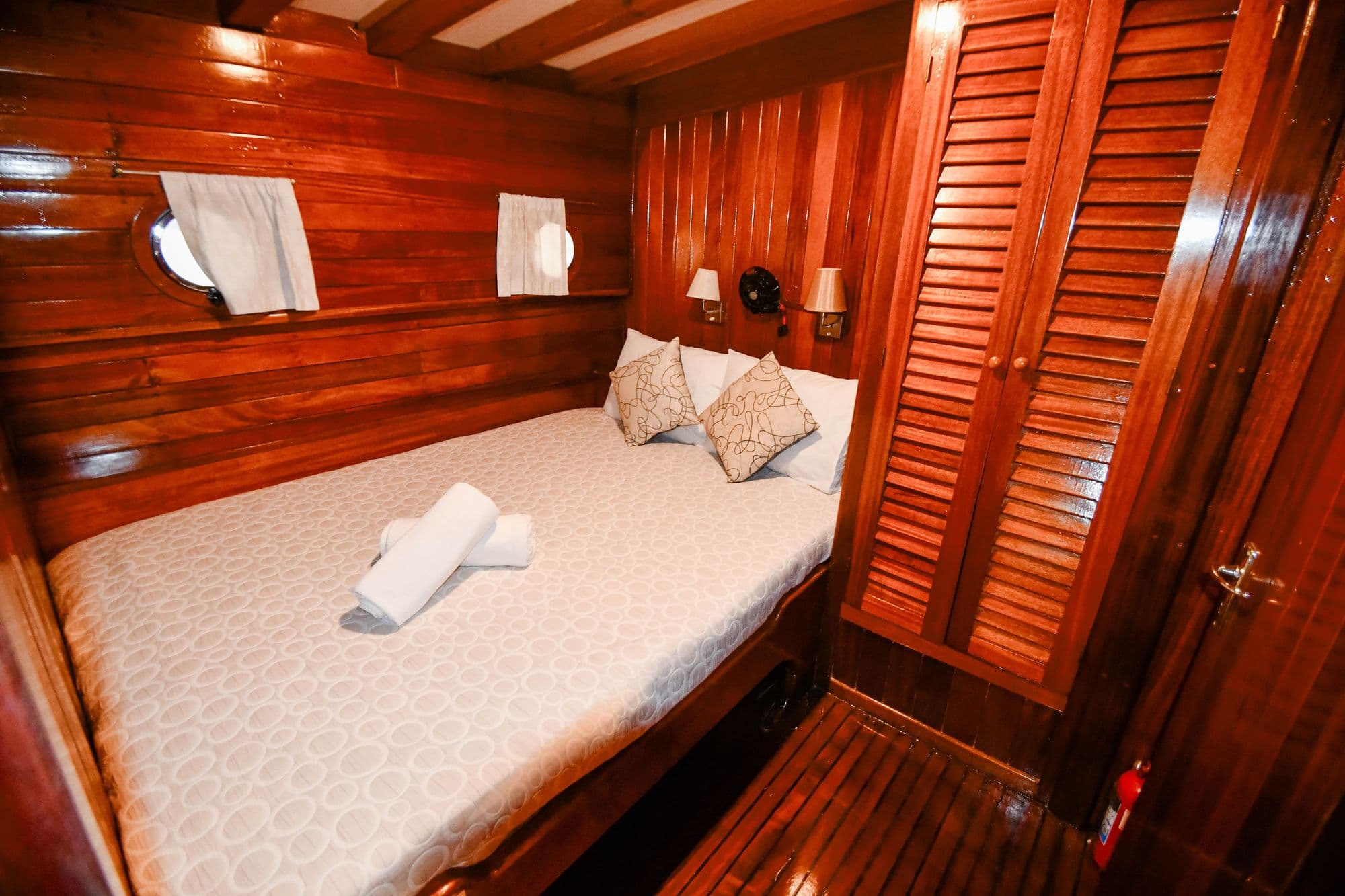 Double cabin