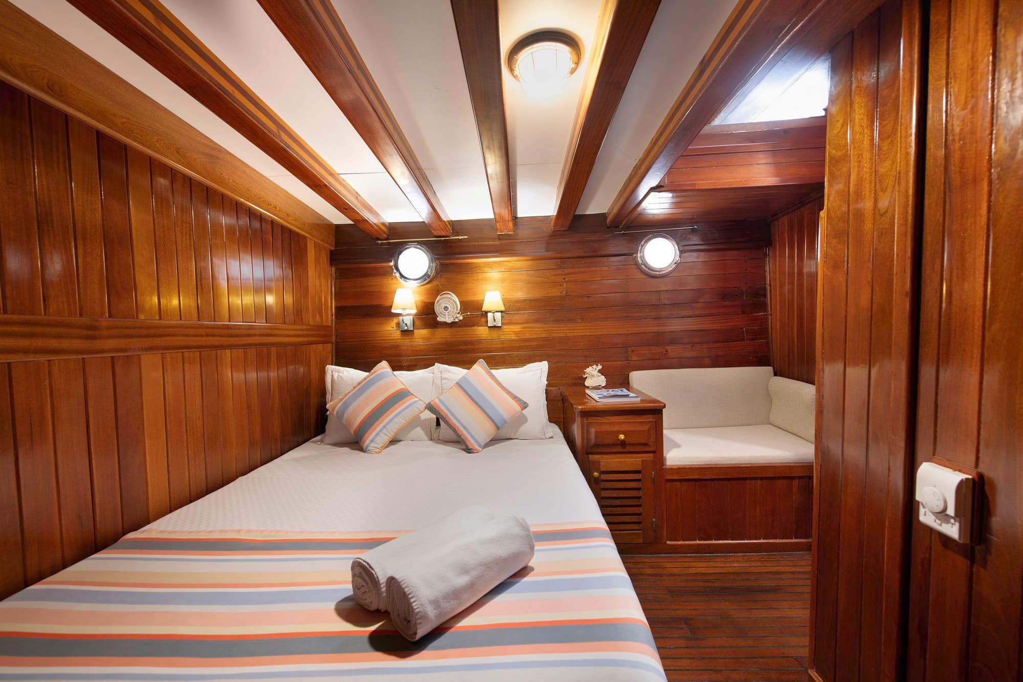 Double cabin and seating corner