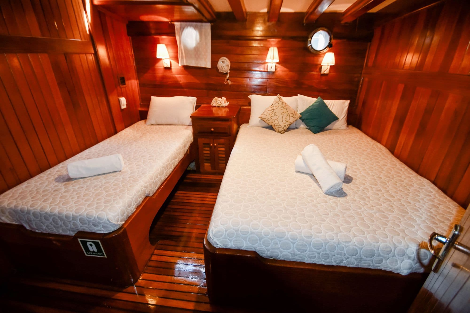 Triple cabin with one double and one single bed