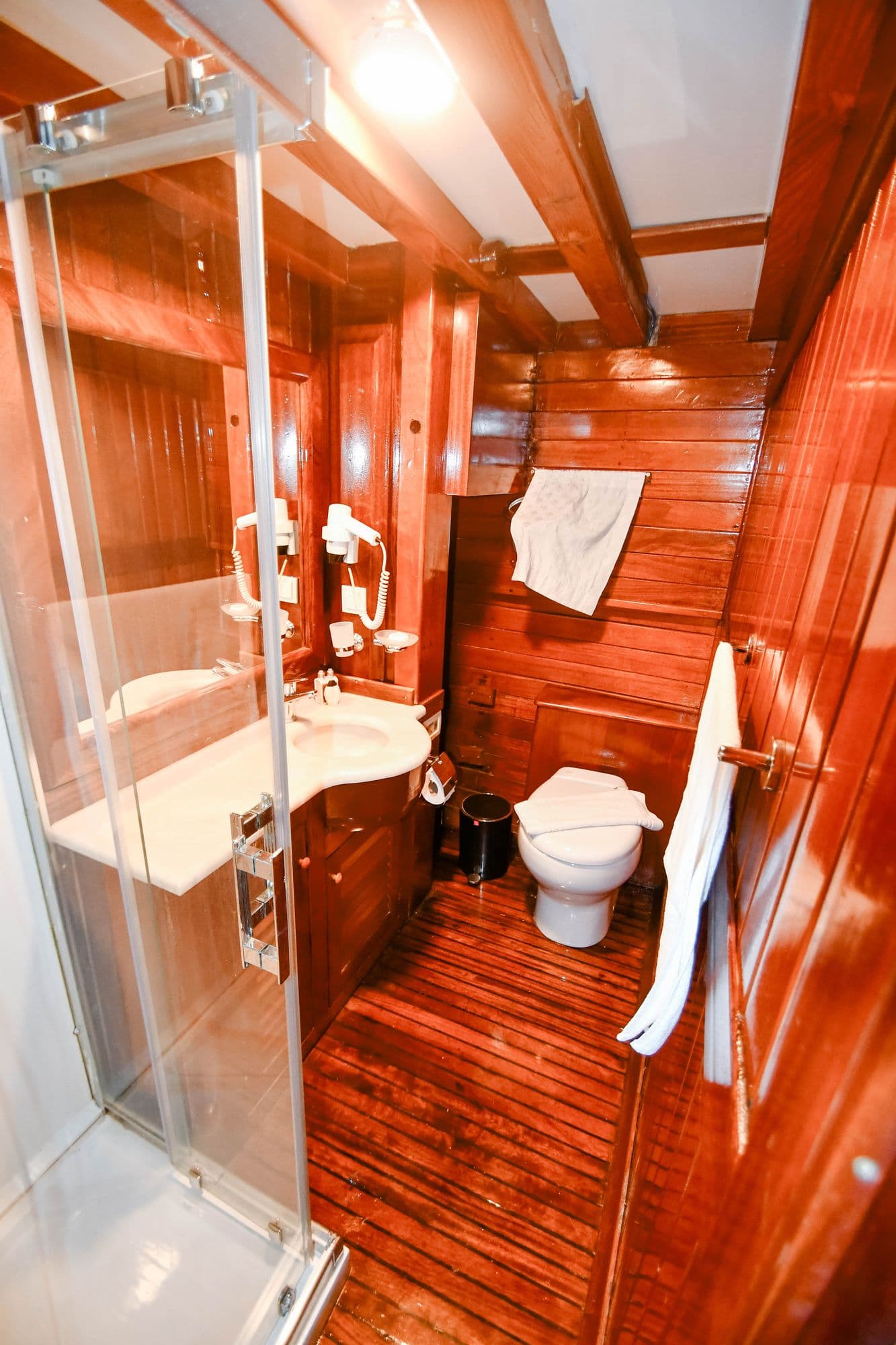 General view of a cabin bathroom